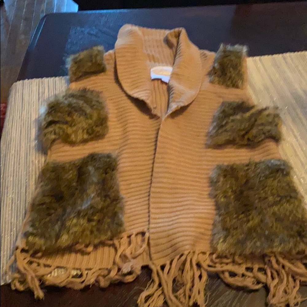 Romeo and Juliet Couture Faux Fur Vest small
